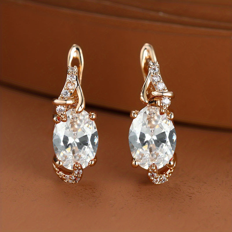 Boucles d’oreilles élégantes en alliage de cuivre avec finition dorée, ornées de zircon synthétique. Idéales pour un usage quotidien ou comme cadeau.